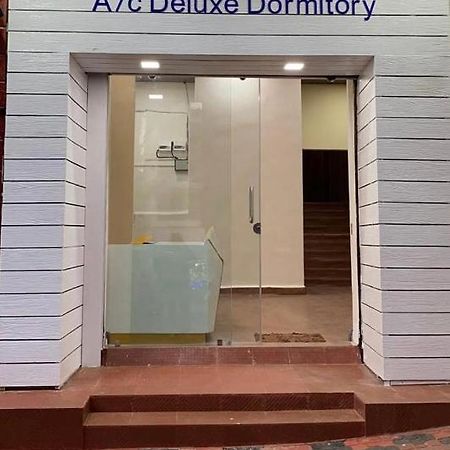 City Stay Ac Deluxe Hostel Мадгаон Екстериор снимка